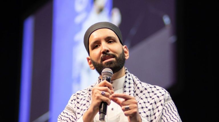 OMAR SULEIMAN WEARING TOPI AND SHEMAGH