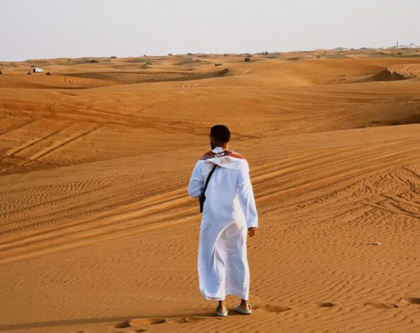 thobe in desert climate