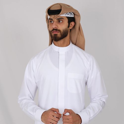 traditional accessories worn with thobe including shemagh and kufi